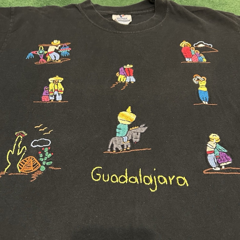 Vintage Yazbek Guadalajara Mens Black Yarn Art T-Shirt Size Large Mexico Travel
